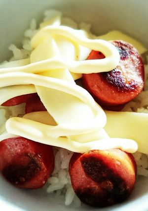 超簡単！節約焼きウインナーマヨチーズ丼-レシピのメイン写真