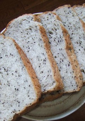 いり黒ごま食パン〜HBで。香ばしいよ♪〜-レシピのメイン写真