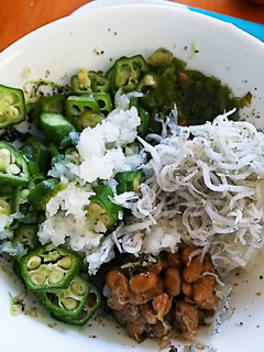 ネバトロおろしオクラしらすと納豆めかぶ丼-レシピのメイン写真
