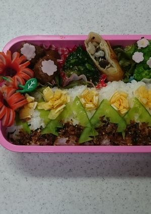 たんぽぽ畑キャラ弁-レシピのメイン写真