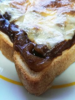 とろーりチーズとビーフハヤシのトースト-レシピのメイン写真