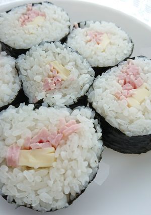 子どもが喜ぶ♡ハムとチーズの海苔巻き-レシピのメイン写真