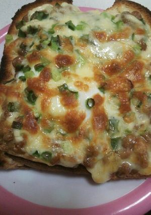 ビックリ美味しい納豆マヨチーズ卵ネギパン-レシピのメイン写真