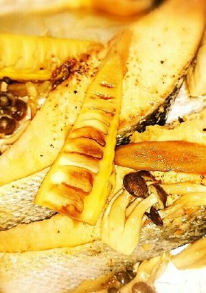 簡単鮭と筍、茸、ゴボウバター醤油ホイル焼-レシピのメイン写真