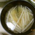 ワカメと大根と豆腐の味噌汁