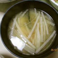 ワカメと大根と豆腐の味噌汁-レシピのメイン写真
