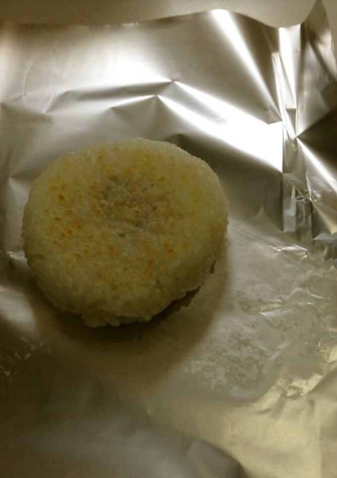 焼きおにぎりの中にごはんですよ-レシピのメイン写真