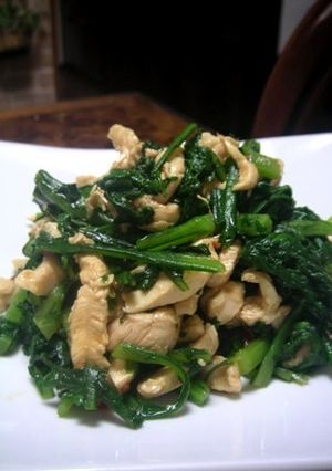 ニンニク醤油で柔らか胸肉と春菊-レシピのメイン写真