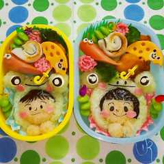 รูปของ 梅雨 カエルかぶり男の子・女の子キャラ弁
