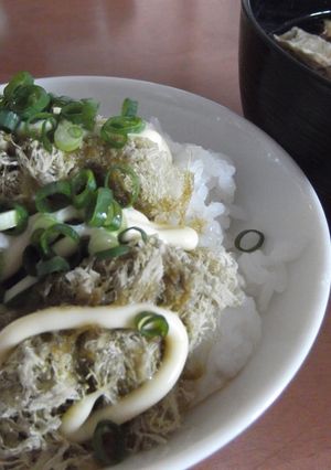 とろろ昆布にマヨねぎのっけ飯-レシピのメイン写真