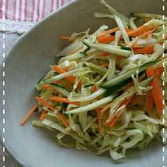 รูปของ 千切り野菜のジューッ♪