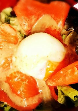 超簡単！時短で豪華な温玉サーモンサラダ！-レシピのメイン写真