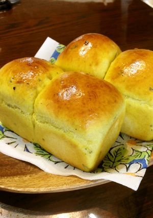 HBで簡単！かぼちゃの皮ミニ食パン-レシピのメイン写真