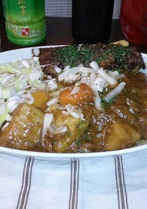鯨肉乗っけ、生たまトッピングカレー-レシピのメイン写真