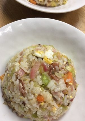 チャーハン(紫玉ねぎの甘酢漬け入りです)-レシピのメイン写真