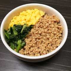 รูปของ 三色そぼろ丼☆