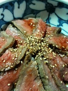 簡単だけどプチ贅沢なローストビーフ丼-レシピのメイン写真