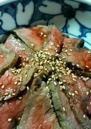 簡単だけどプチ贅沢なローストビーフ丼-レシピのメイン写真