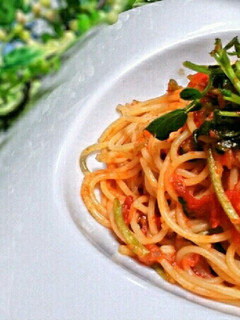 **クレソンとガーキンのトマトパスタ**-レシピのメイン写真