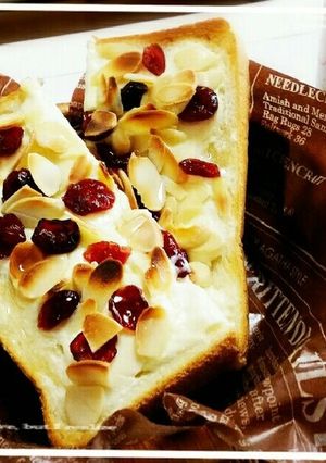 ｸﾗﾝﾍﾞﾘｰｸﾘｰﾑﾁｰｽﾞﾄｰｽﾄ♡-レシピのメイン写真