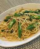 カブの葉とオクラ、ジャコの和風パスタ