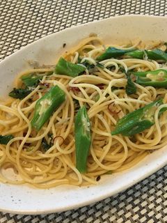 カブの葉とオクラ、ジャコの和風パスタ-レシピのメイン写真