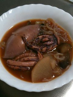 柔らかイカげそ煮込み キムチ鍋の素で-レシピのメイン写真
