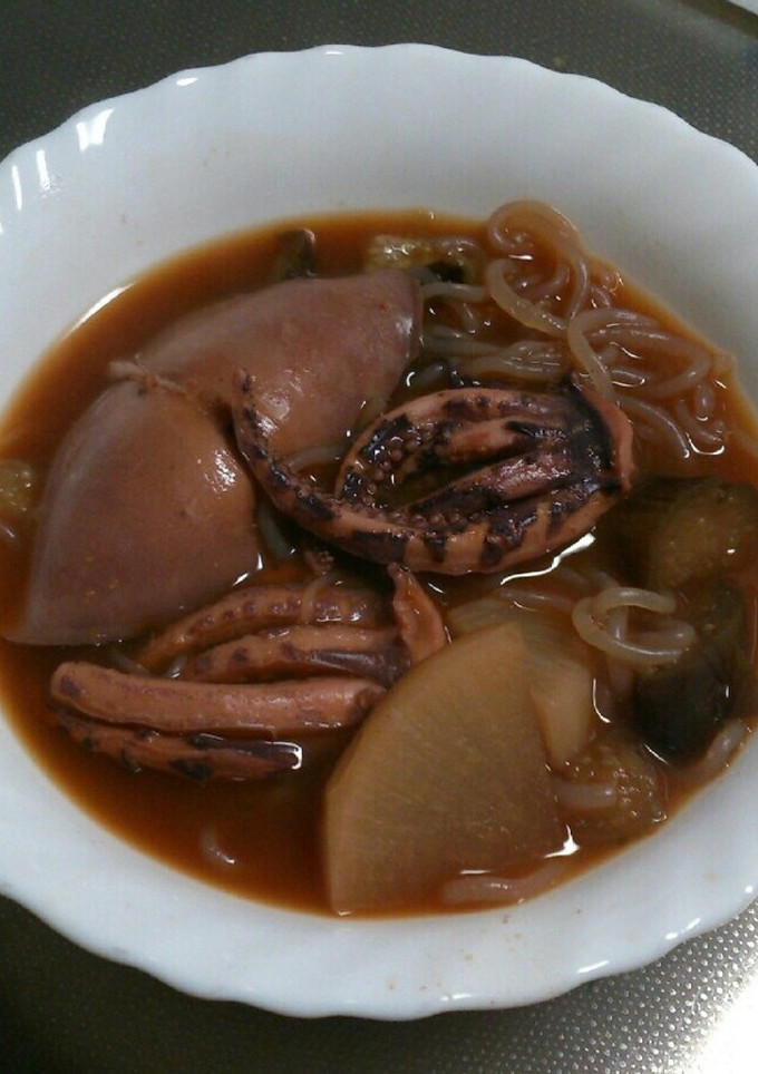 柔らかイカげそ煮込み　キムチ鍋の素で-レシピのメイン写真