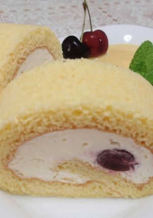 さくらんぼのバニラロールケーキ-レシピのメイン写真