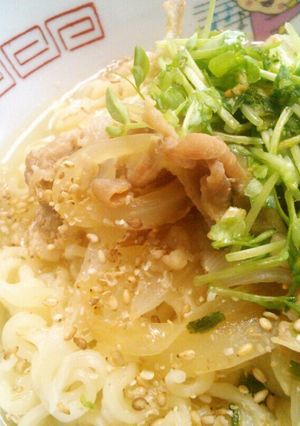 サッポロ一番塩ラーメンで焼き肉ラーメン-レシピのメイン写真