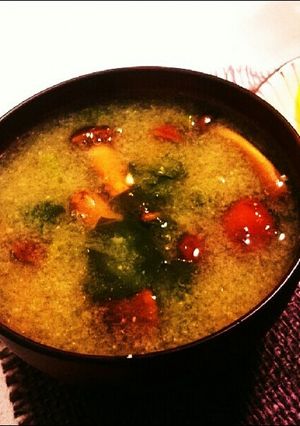 いそがき(つるな)となめこのお味噌汁-レシピのメイン写真