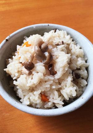 きのこたっぷり炊き込みごはん-レシピのメイン写真