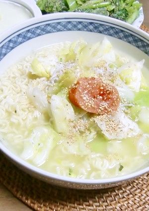しらすキャベツオリーブ油炒めで塩ラーメン-レシピのメイン写真