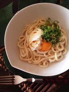 簡単ランチ♪クリームチーズの釜玉うどん-レシピのメイン写真