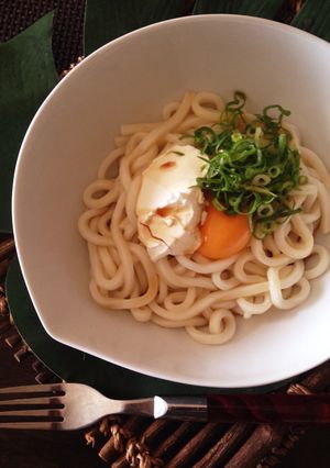 簡単ランチ♪クリームチーズの釜玉うどん-レシピのメイン写真