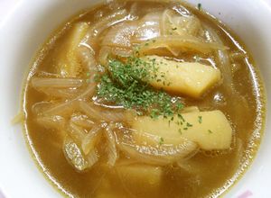 玉ねぎと　じゃが芋のバターコンソメスープ-レシピのメイン写真
