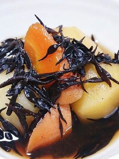 新じゃがとひじきの煮物-レシピのメイン写真
