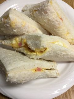 紫玉ねぎの甘酢漬けと卵のサンドイッチ-レシピのメイン写真