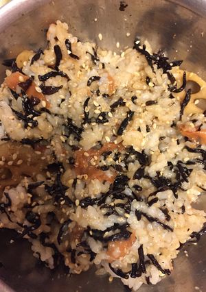 梅でサッパリ！れんこんとひじきの混ぜ御飯-レシピのメイン写真