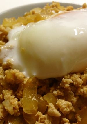 ピリ辛鶏そぼろ丼-レシピのメイン写真