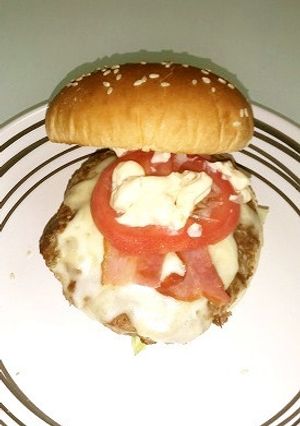 玉葱と粗挽肉でパンチ爆発！BLTバーガー-レシピのメイン写真
