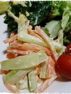 簡単!セロリと人参のマヨネーズ炒め-レシピのメイン写真