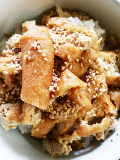 簡単★ズボラ飯★甘辛おあげのおいなり丼-レシピのメイン写真