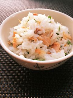 簡単、暑い夏に!塩鮭と大葉の混ぜご飯-レシピのメイン写真