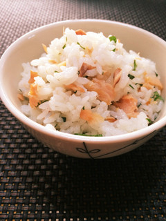 簡単、暑い夏に!塩鮭と大葉の混ぜご飯-レシピのメイン写真