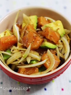 サーモンとアボカドのポキ丼-レシピのメイン写真