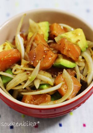 サーモンとアボカドのポキ丼-レシピのメイン写真