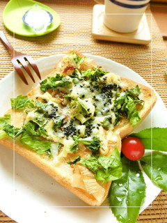 セロリの葉の梅わさび和トースト-レシピのメイン写真