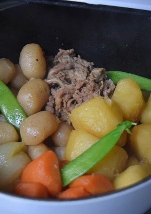 ストウブで無水肉じゃが-レシピのメイン写真