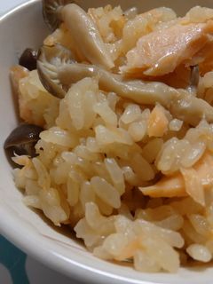 鮭としめじの炊き込みごはん-レシピのメイン写真